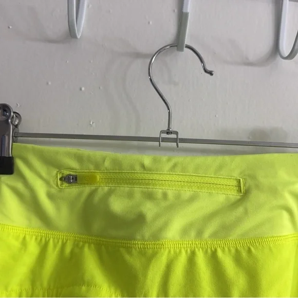 Lululemon speed up low rise  lined short 2.5” SZ 8 Women's Neon Green Shorts - Picture 9 of 10